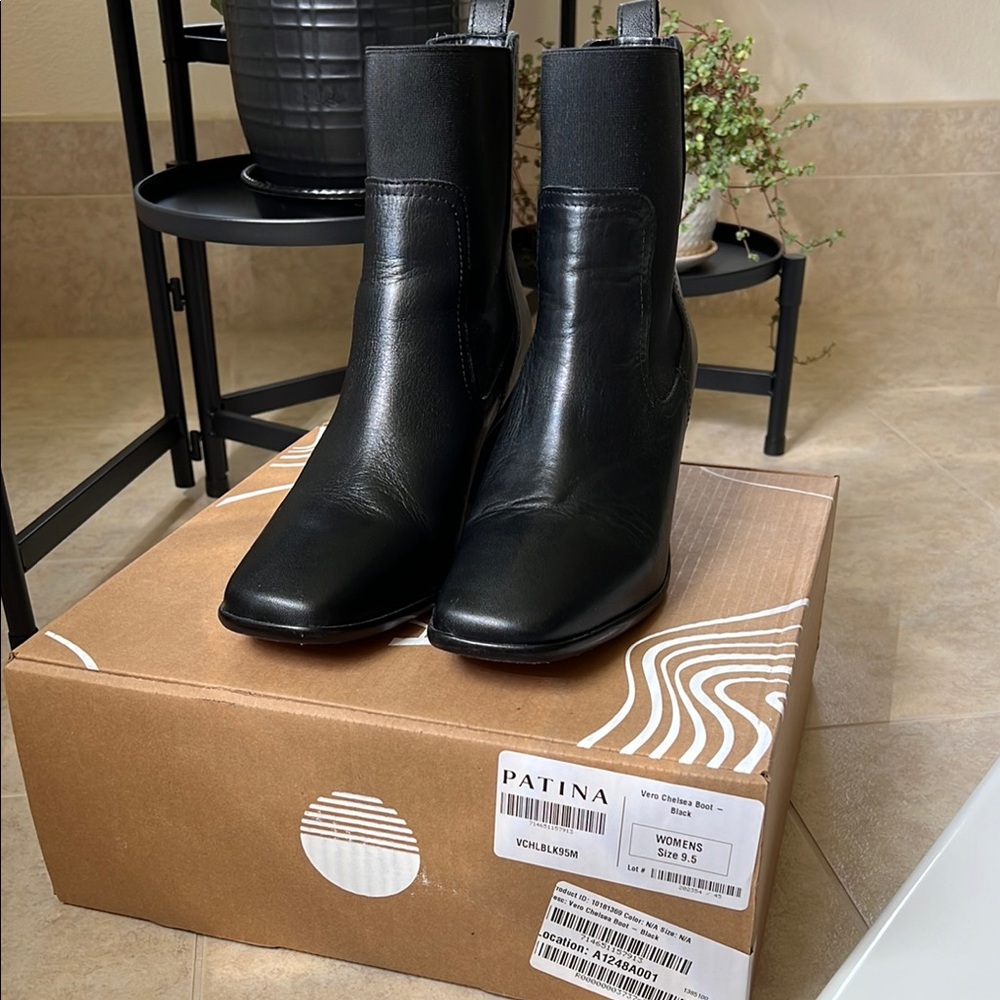 Patina Black Leather Vero Chelsea Boots